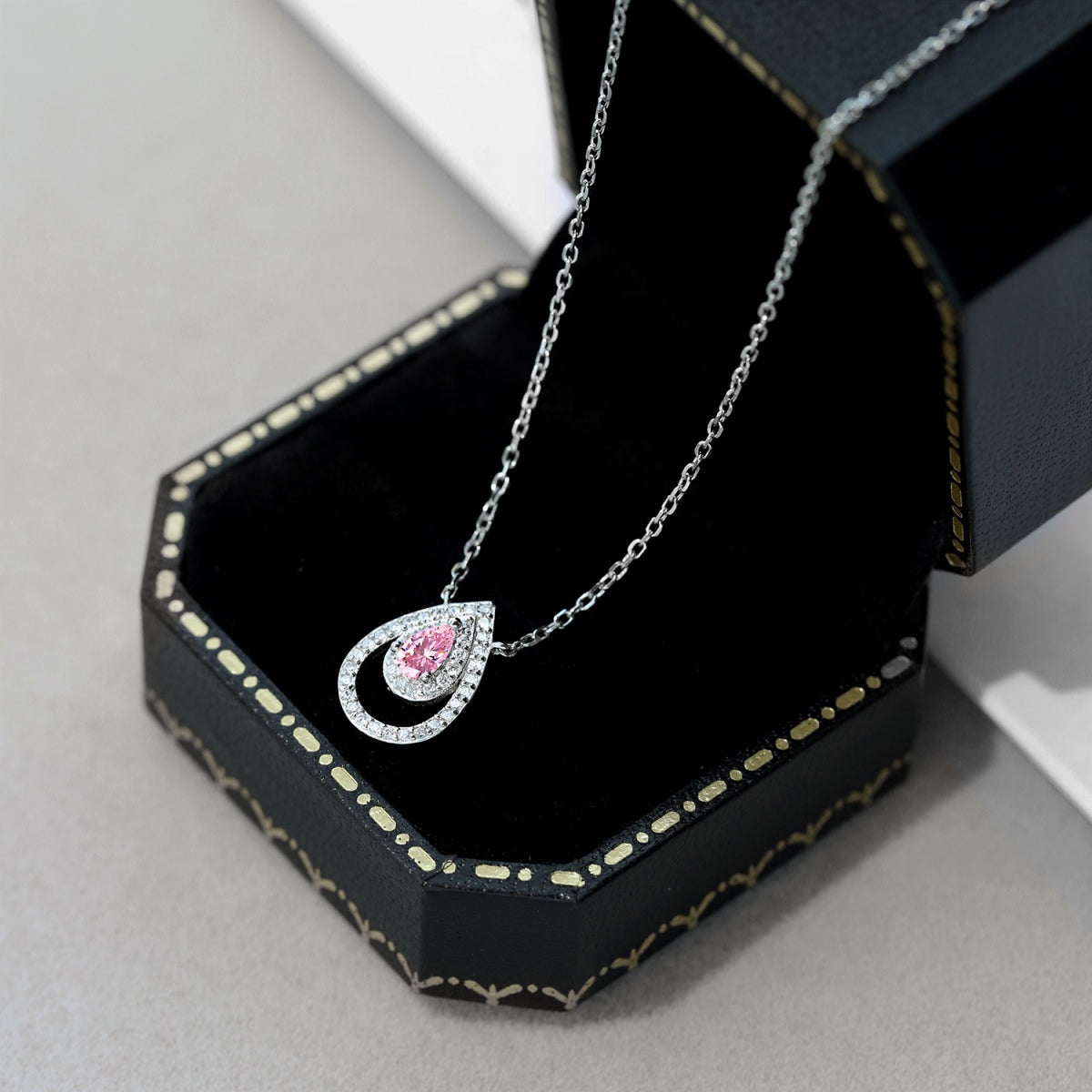 [ORA ]Sparkling Pear Cut Necklace