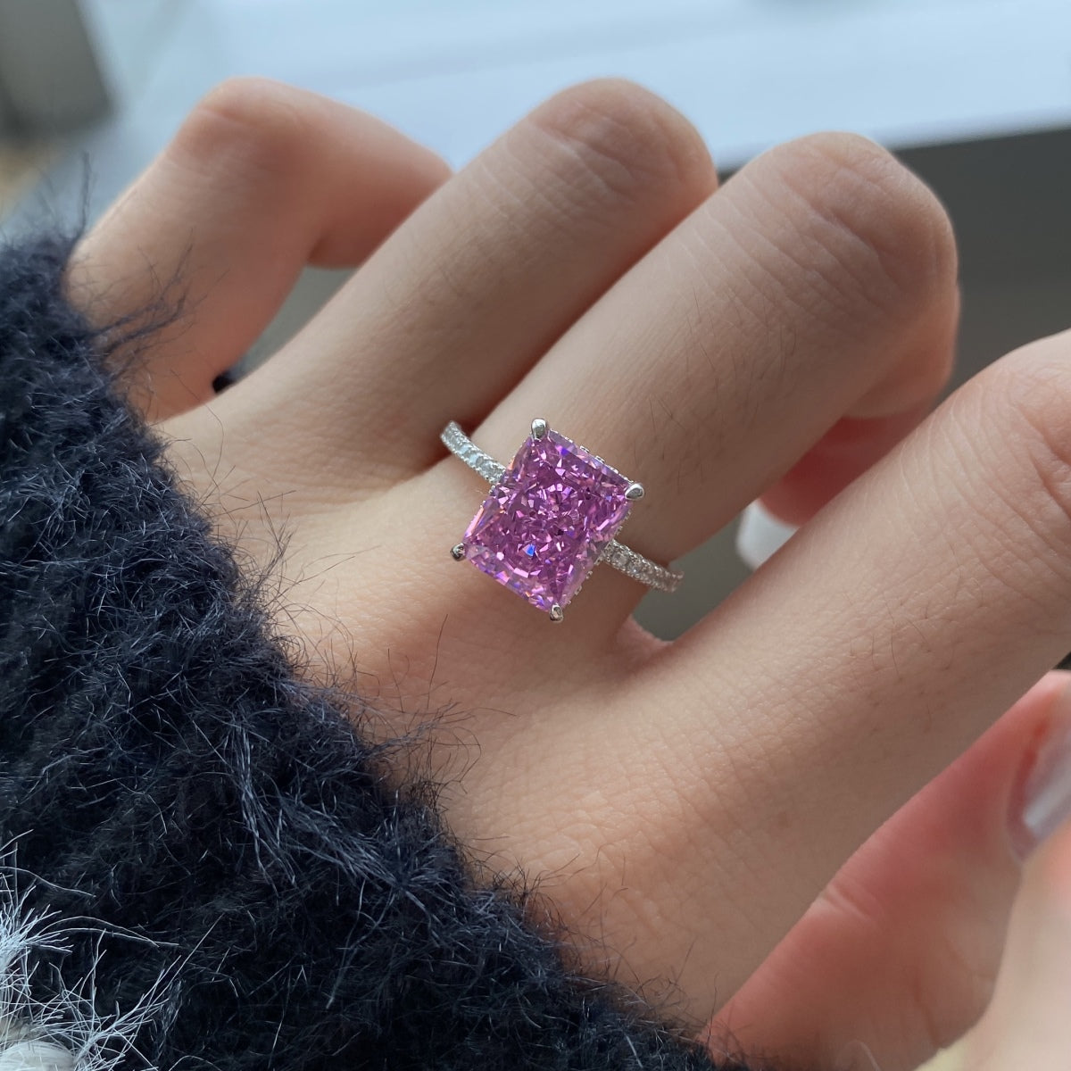 [ORA ]4.0 Carat Luxurious Engagement Ring