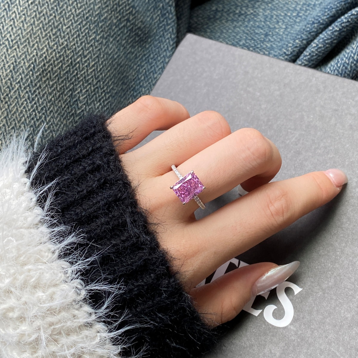 [ORA ]4.0 Carat Luxurious Engagement Ring