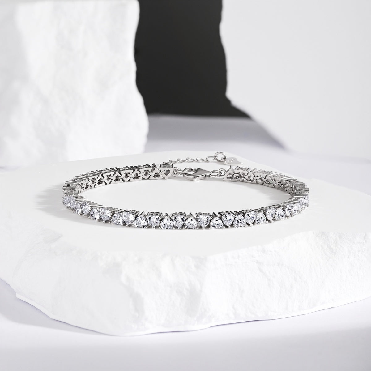 [ORA ]Dazzling Romantic Heart Shape Lover Bracelet