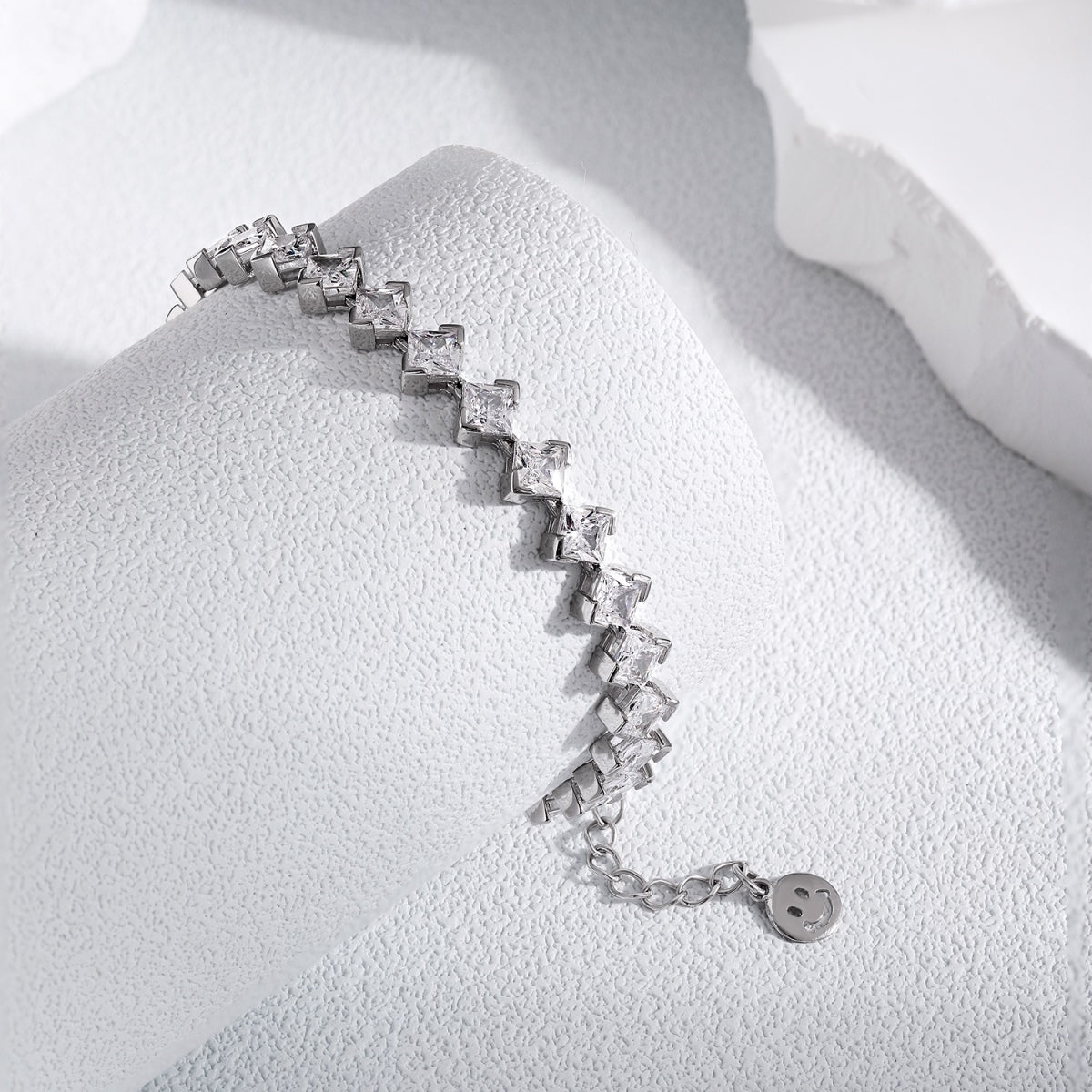 [ORA ]0.5 Carat Ornate Princess Cut Daily Bracelet