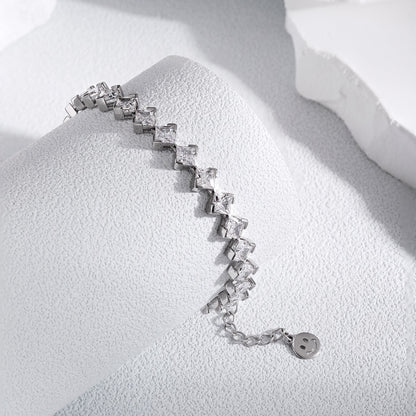 [ORA ]0.5 Carat Ornate Princess Cut Daily Bracelet