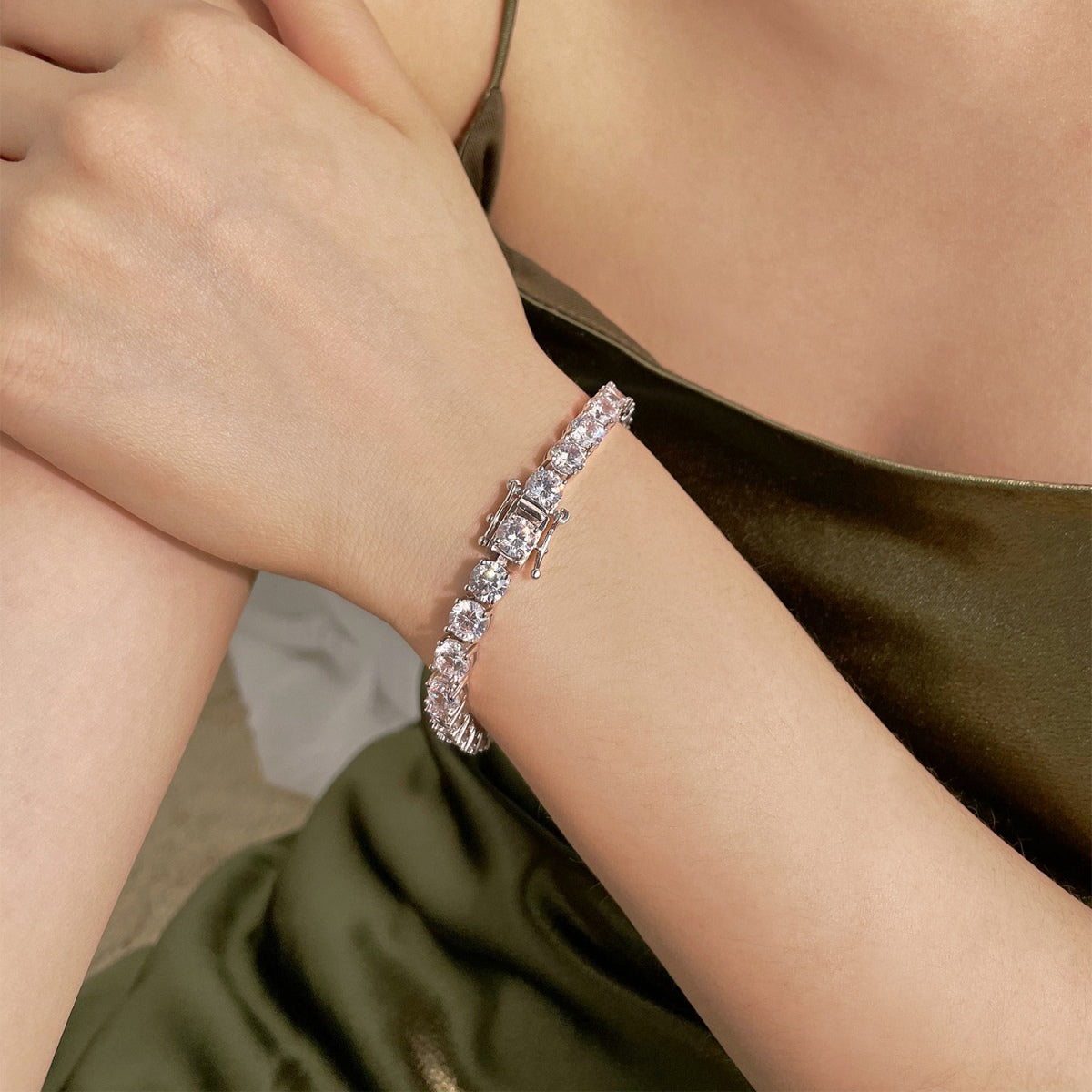 [ORA ]0.75 Carat Dazzling Round Cut Wedding Bracelet