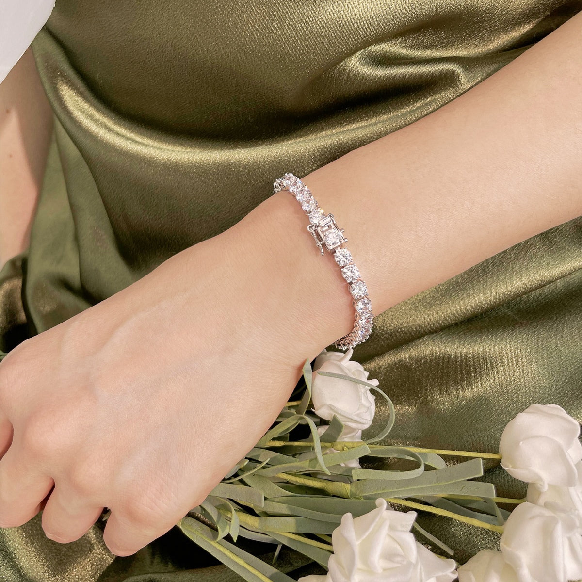 [ORA ]Ornate Sparkling Round Cut Wedding Bracelet