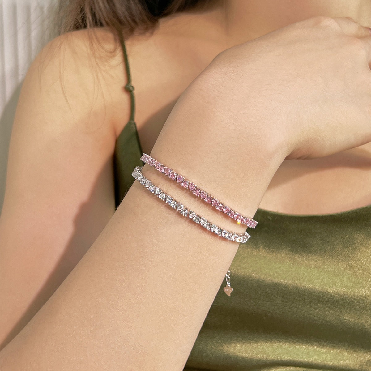 [ORA ]Dazzling Romantic Heart Shape Lover Bracelet