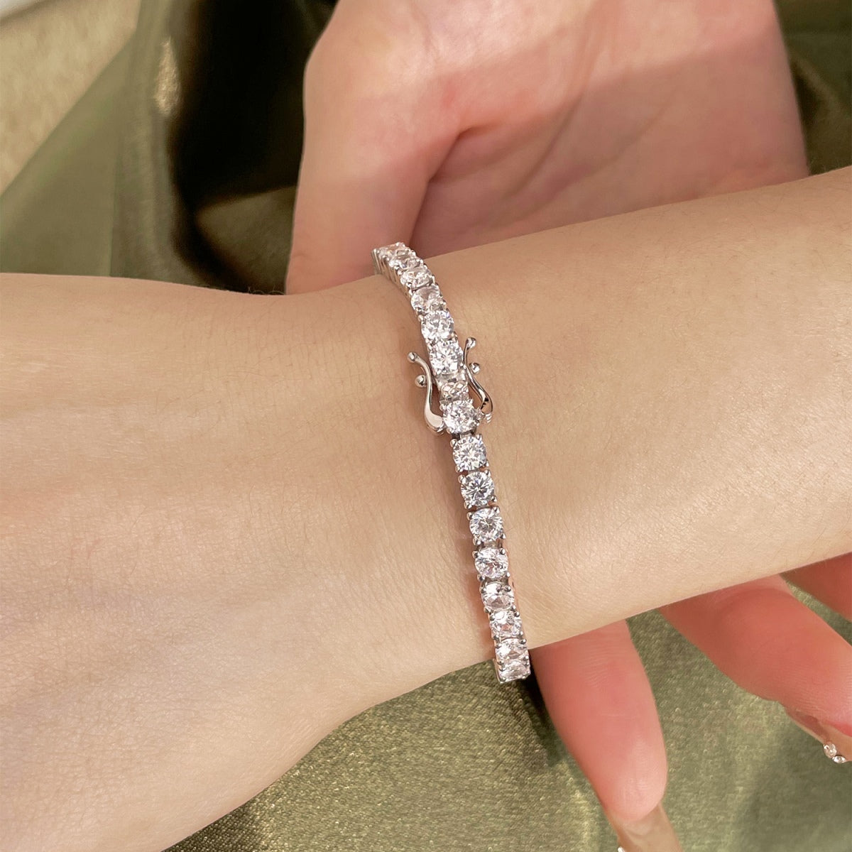 [ORA ]Luxurious Ornate Round Cut Tennis Bracelet