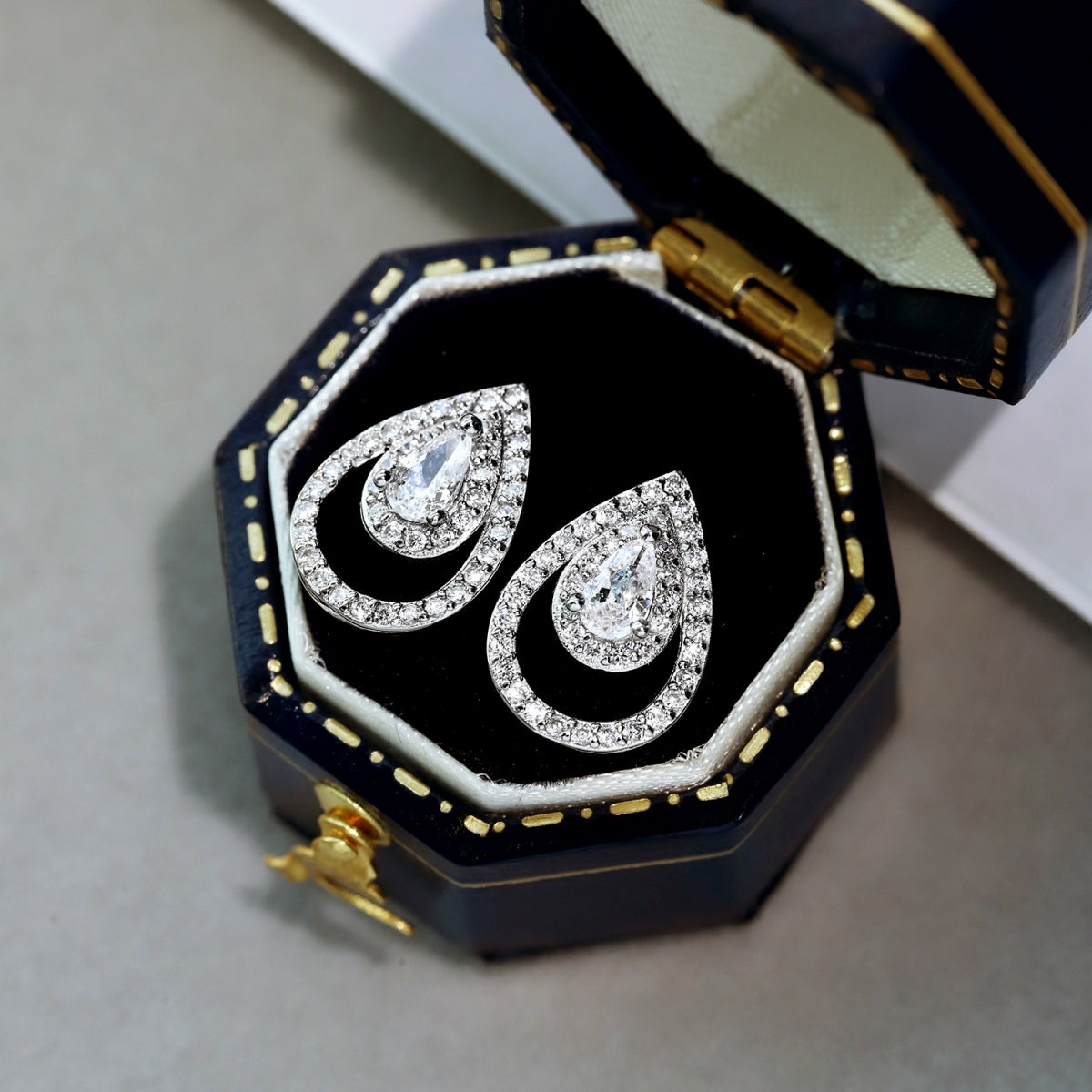 [ORA ]Sparkling Delicate Water Drop Shape Daily Earrings