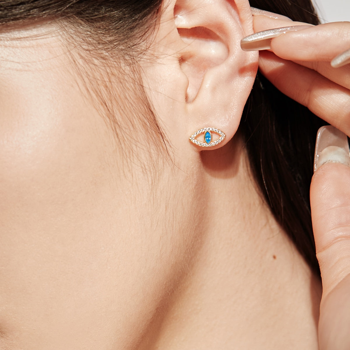 [ORA ]Blue Devil Eyes Hollow Stud Earrings