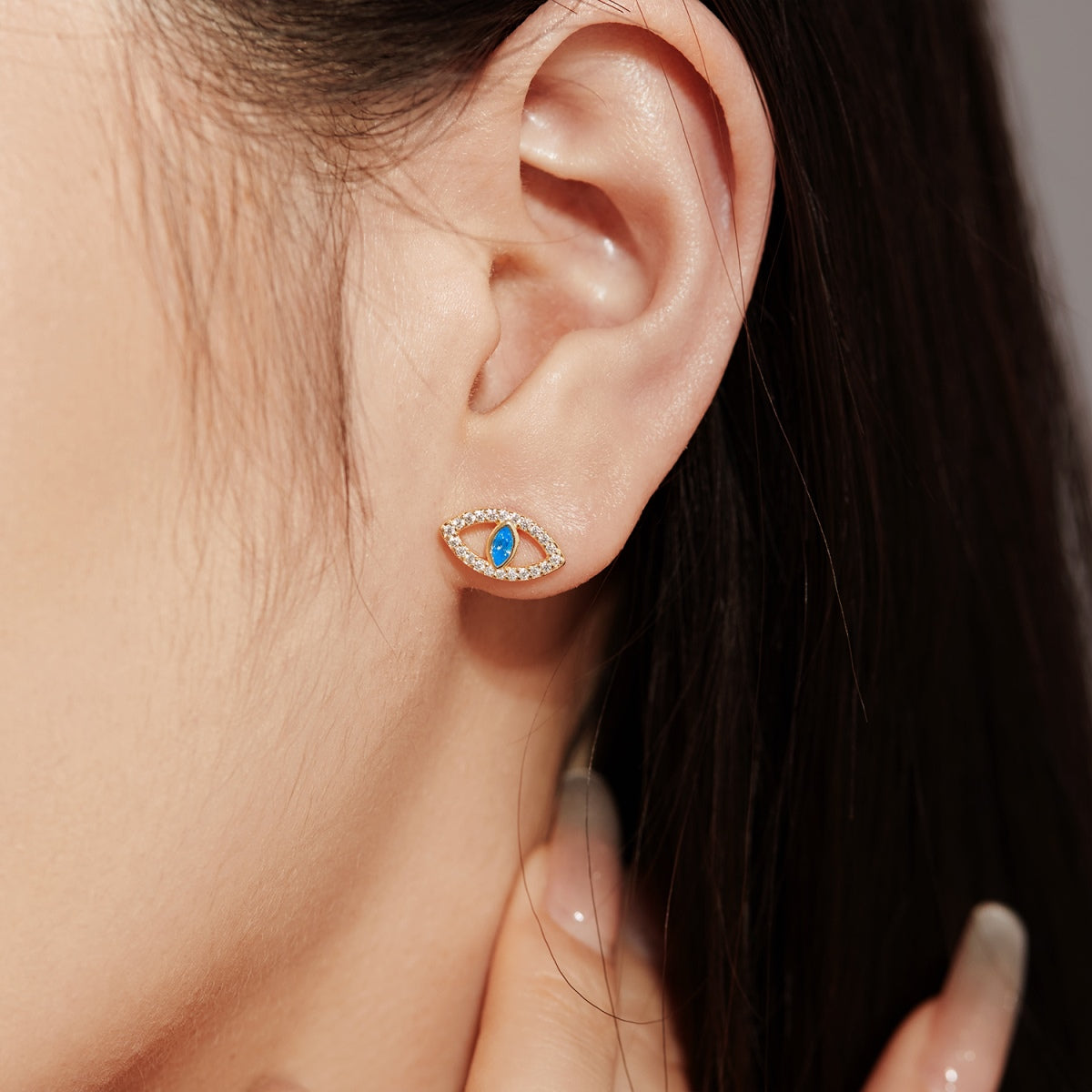 [ORA ]Blue Devil Eyes Hollow Stud Earrings