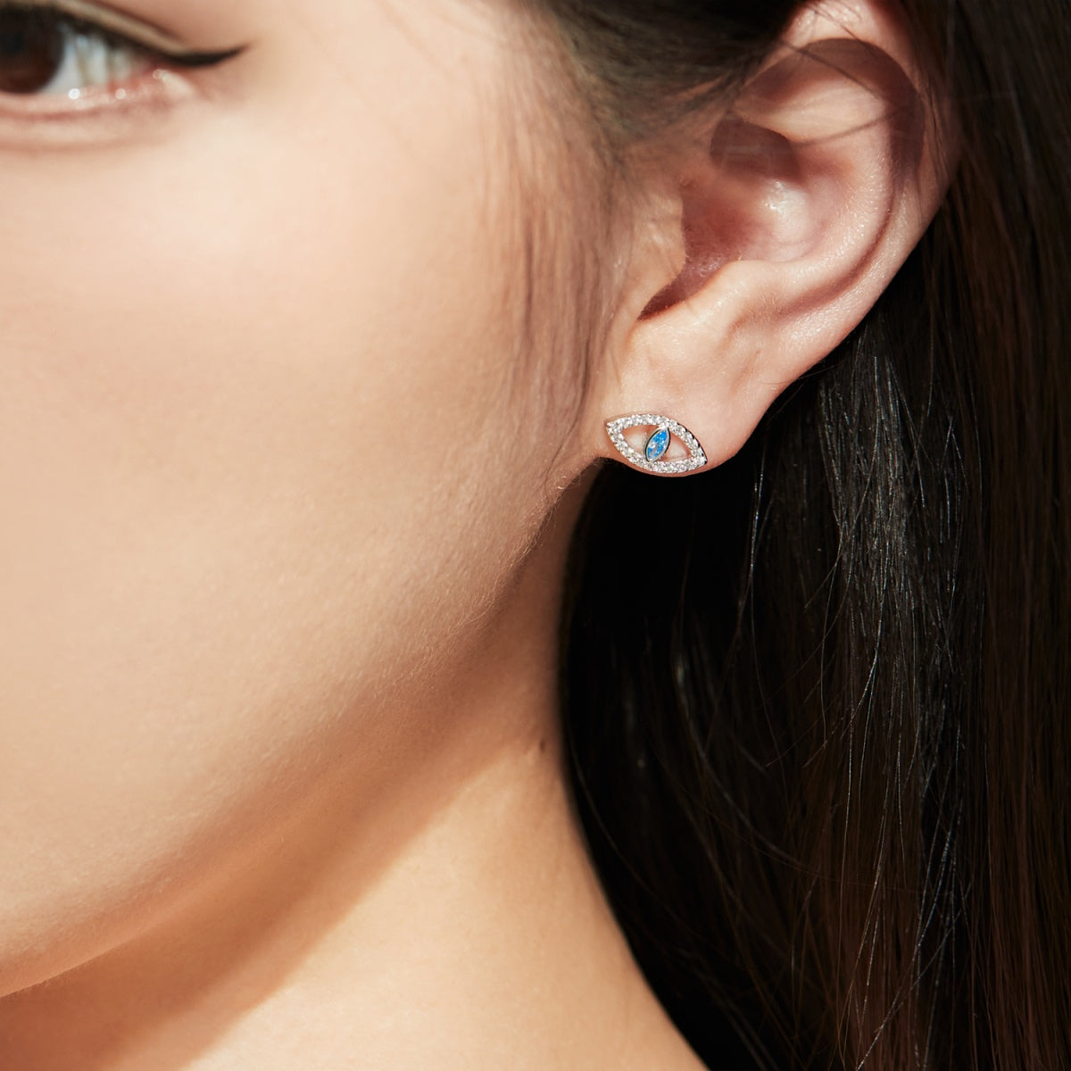 [ORA ]Blue Devil Eyes Hollow Stud Earrings