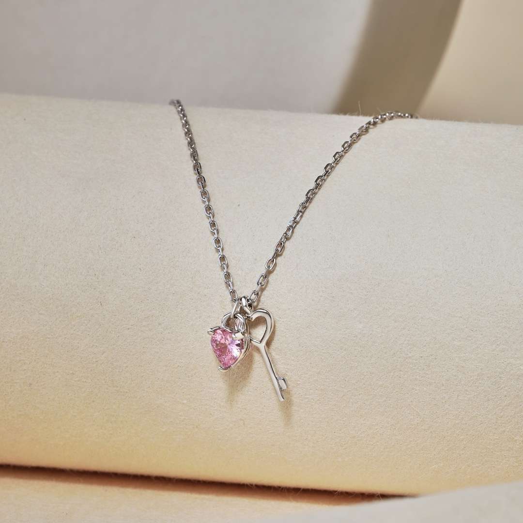 [ORA]Unique Heart Shape Key Pendent Necklace