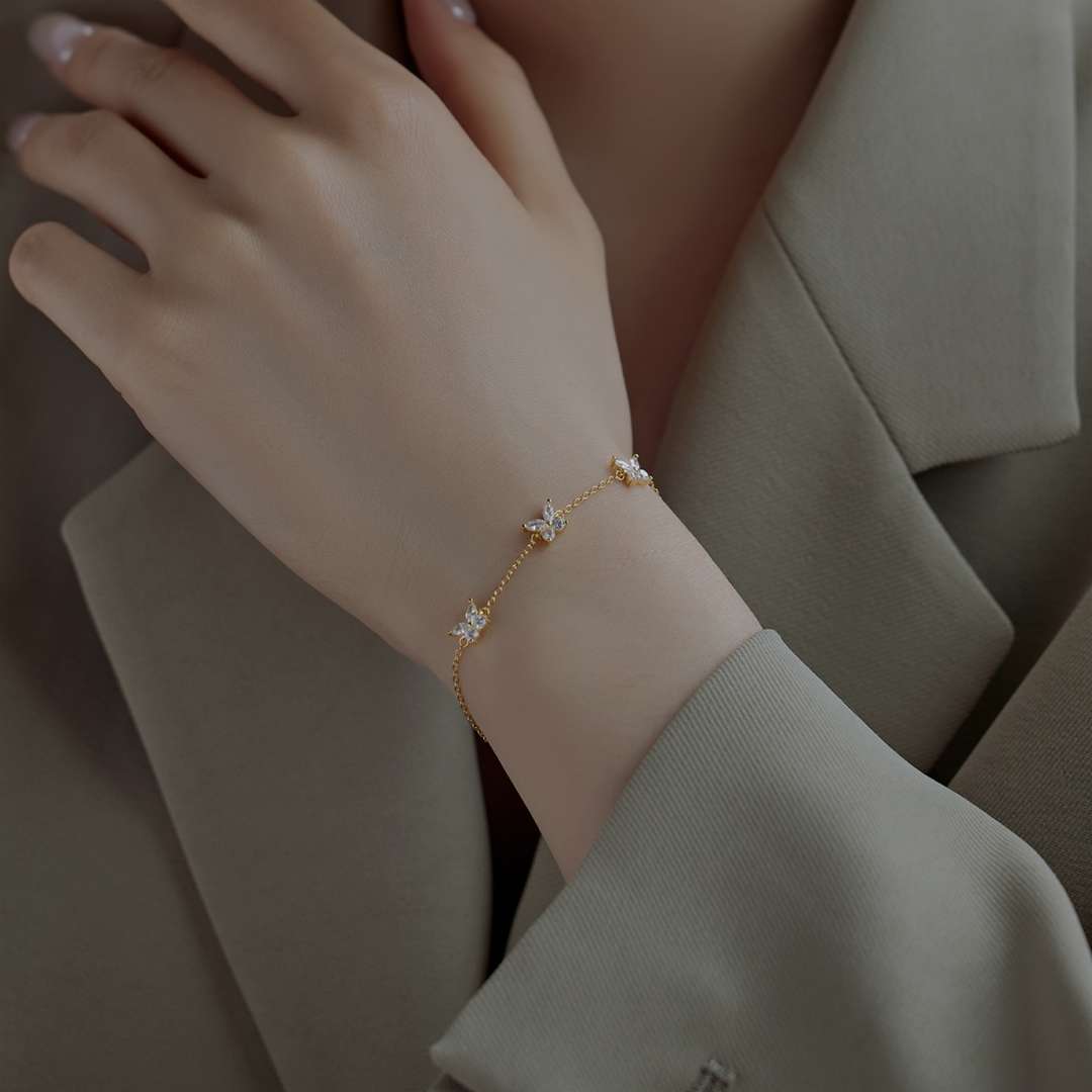 [ORA ]Radiant Butterfly Shape Necklace