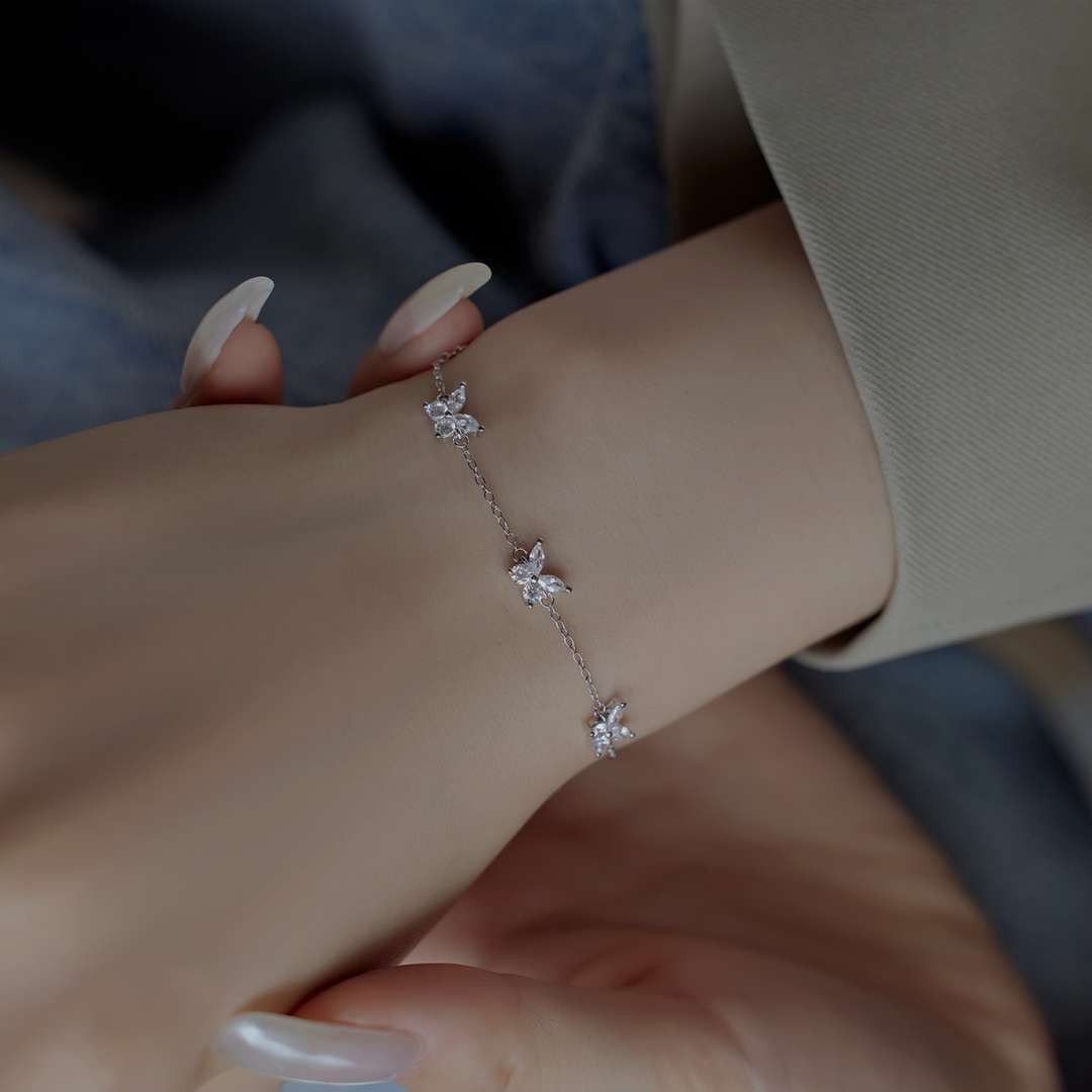 [ORA ]Radiant Butterfly Shape Necklace