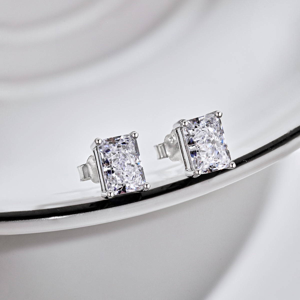 [ORA ]Radiant Luxurious Princess Cut Daily Earrings