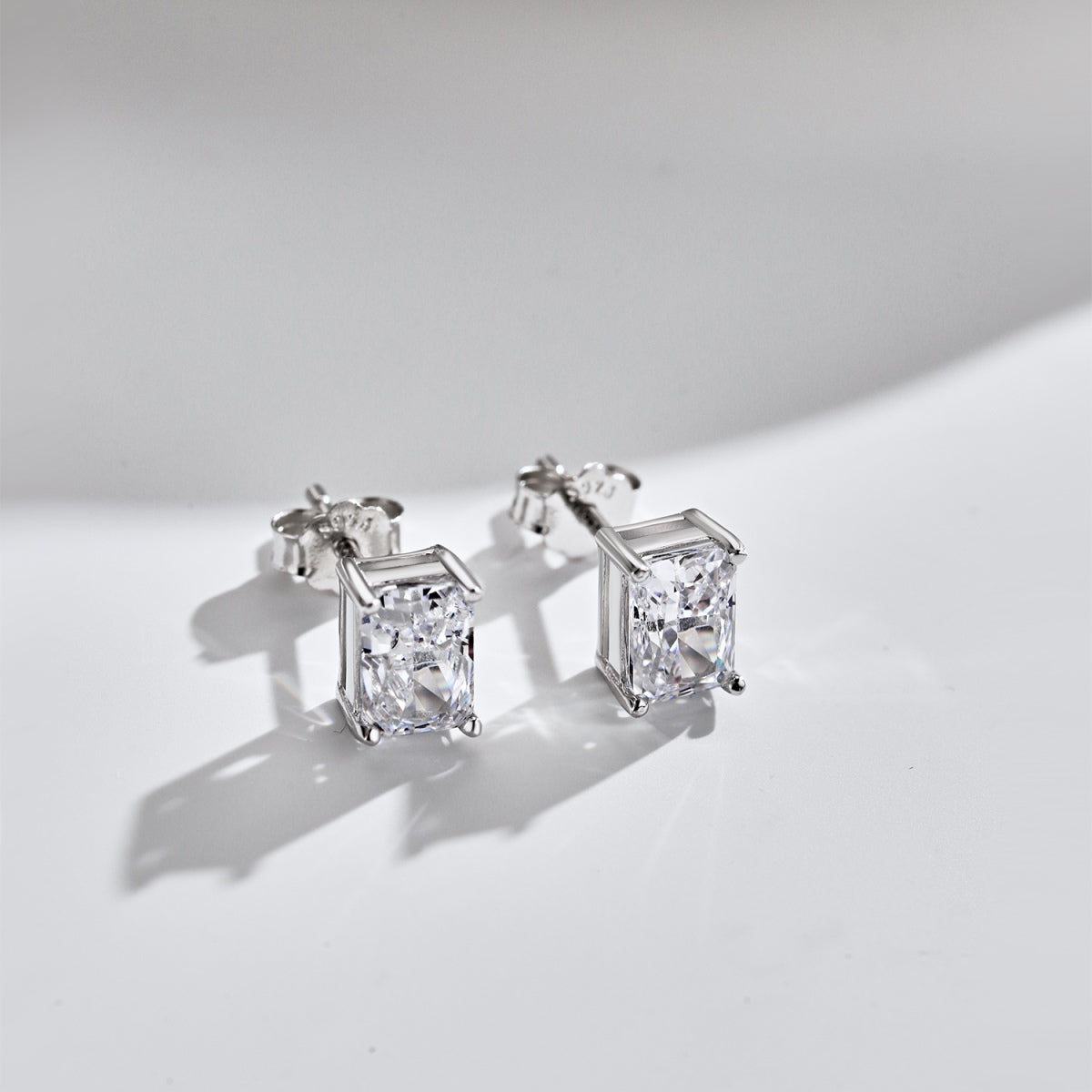 [ORA ]Radiant Luxurious Princess Cut Daily Earrings