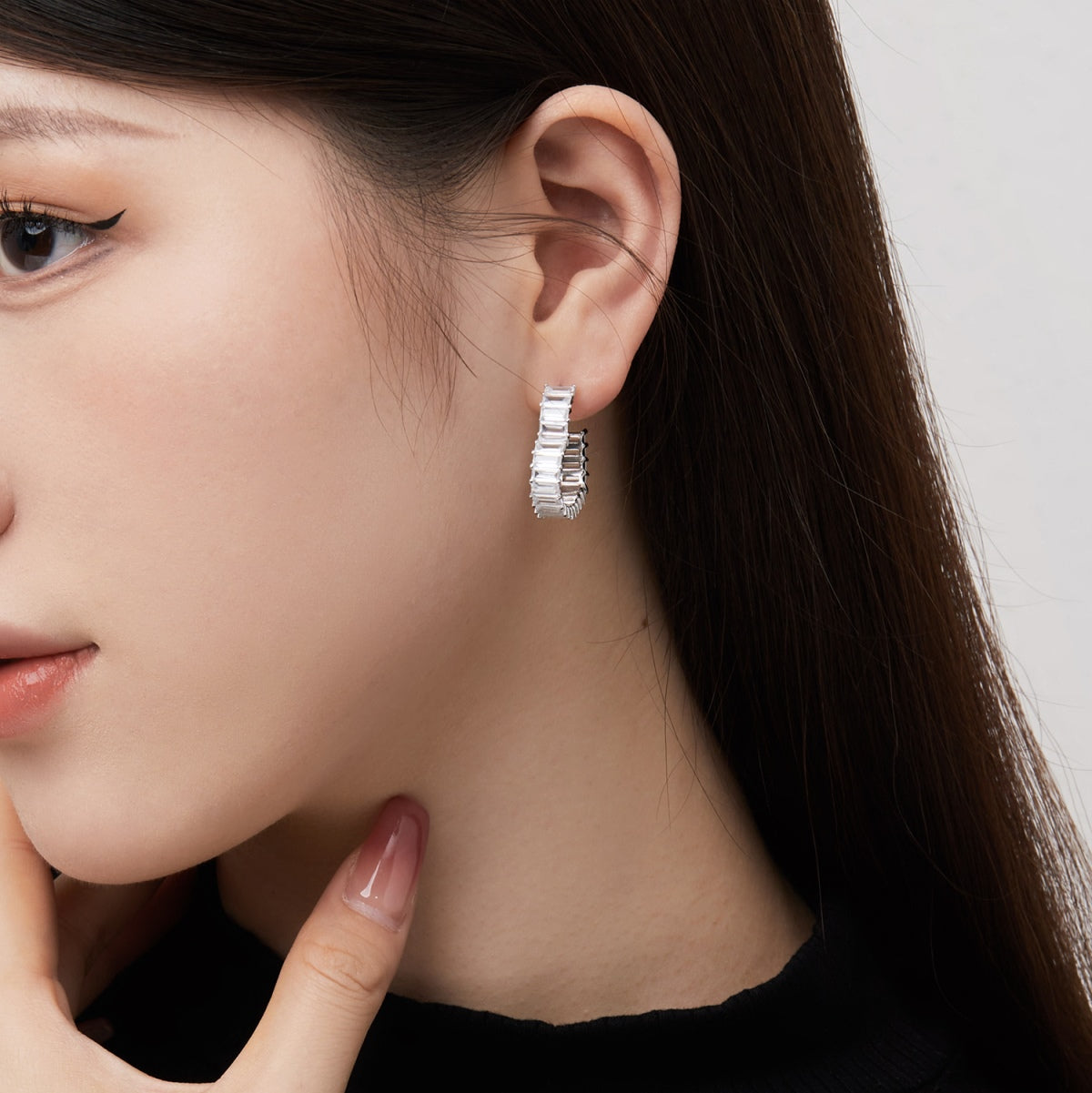 [ORA ]Radiant Heart Cutout Earrings
