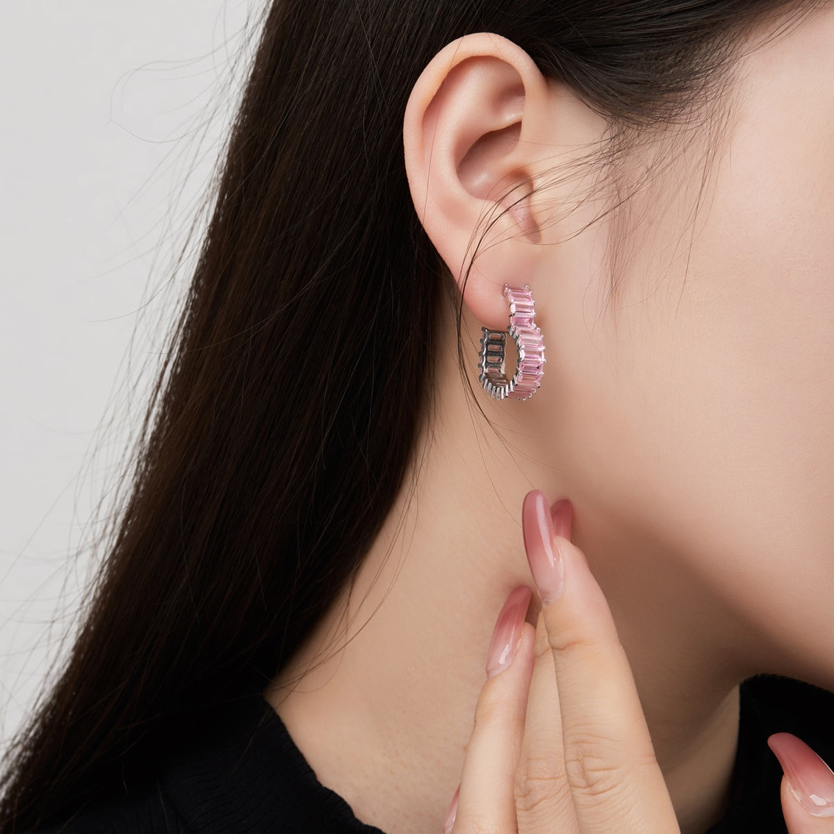 [ORA ]Radiant Heart Cutout Earrings