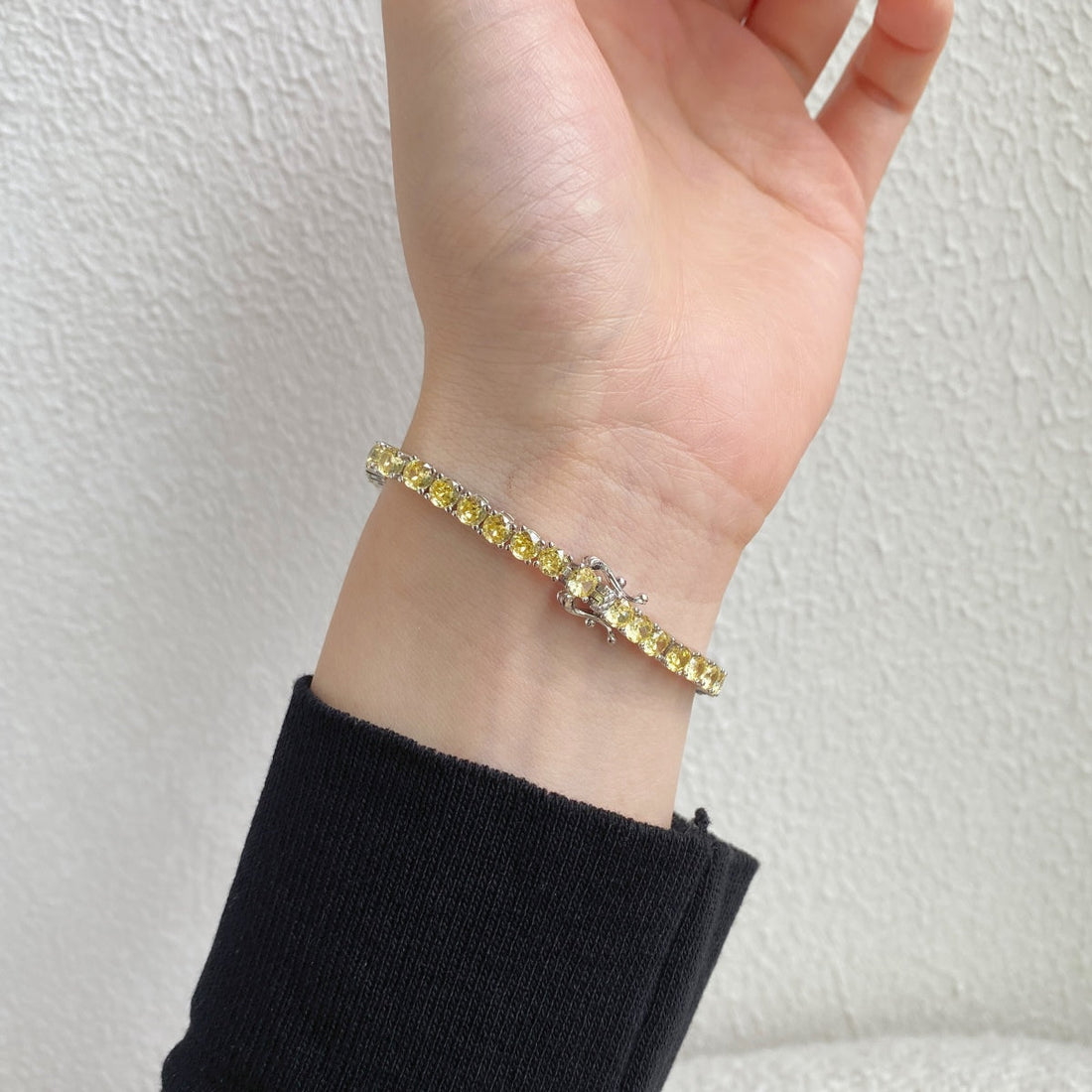 [ORA] Verziertes, funkelndes Tennisarmband im Rundschliff