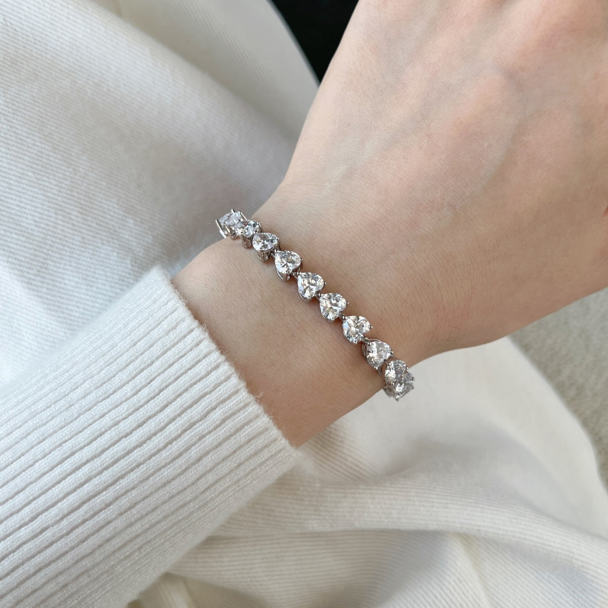 [ORA ]0.75 Carat Elegant Romantic Heart Shape Lover Bracelet