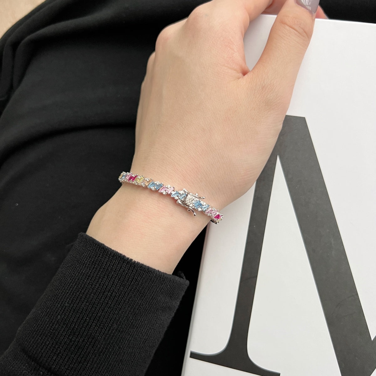 [ORA ]Ornate Sparkling Multi Cut Party Bracelet