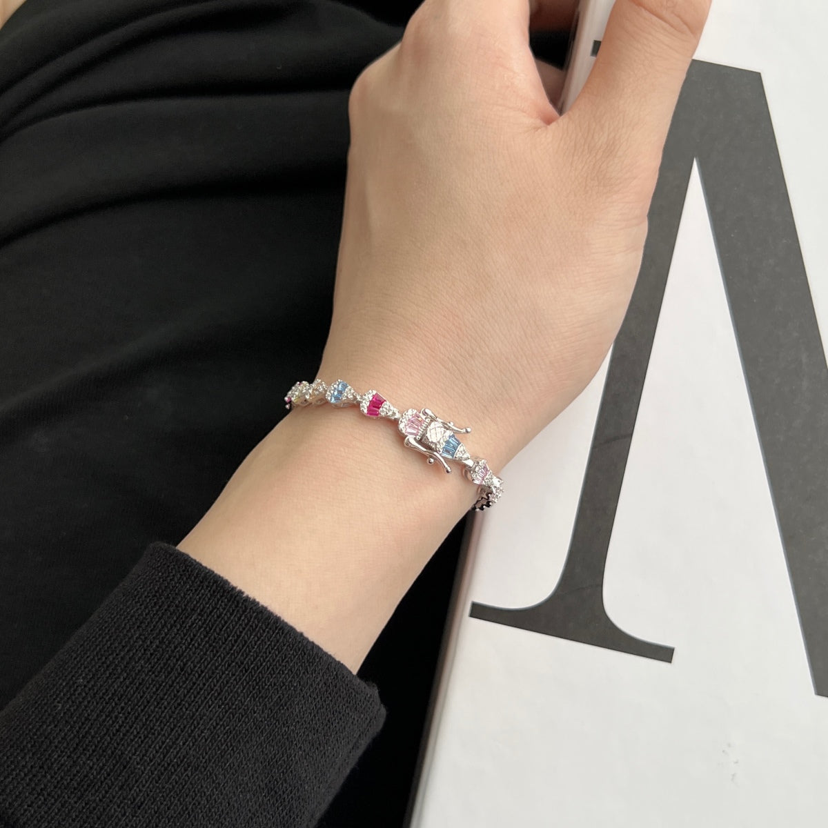 [ORA ]Radiant Water Drop Shape Daily Bracelet