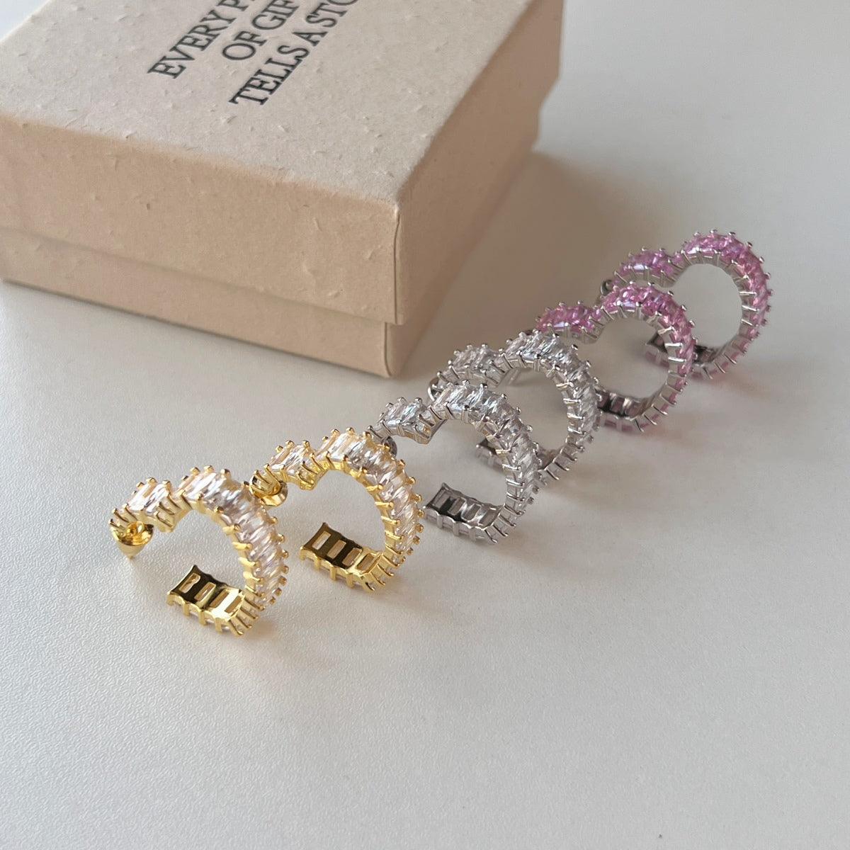 [ORA ]Radiant Heart Cutout Earrings