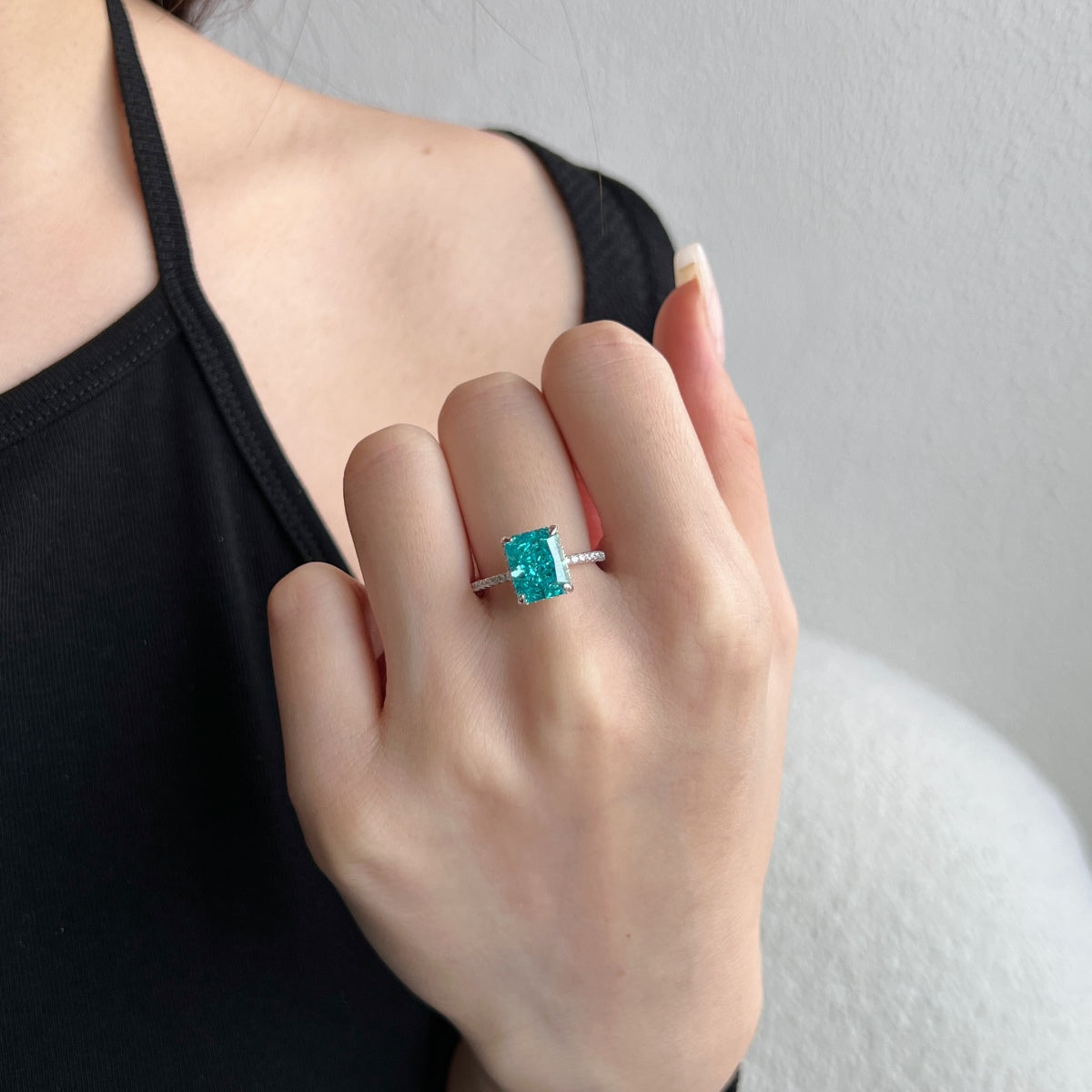 [ORA ]4.0 Carat Luxurious Engagement Ring