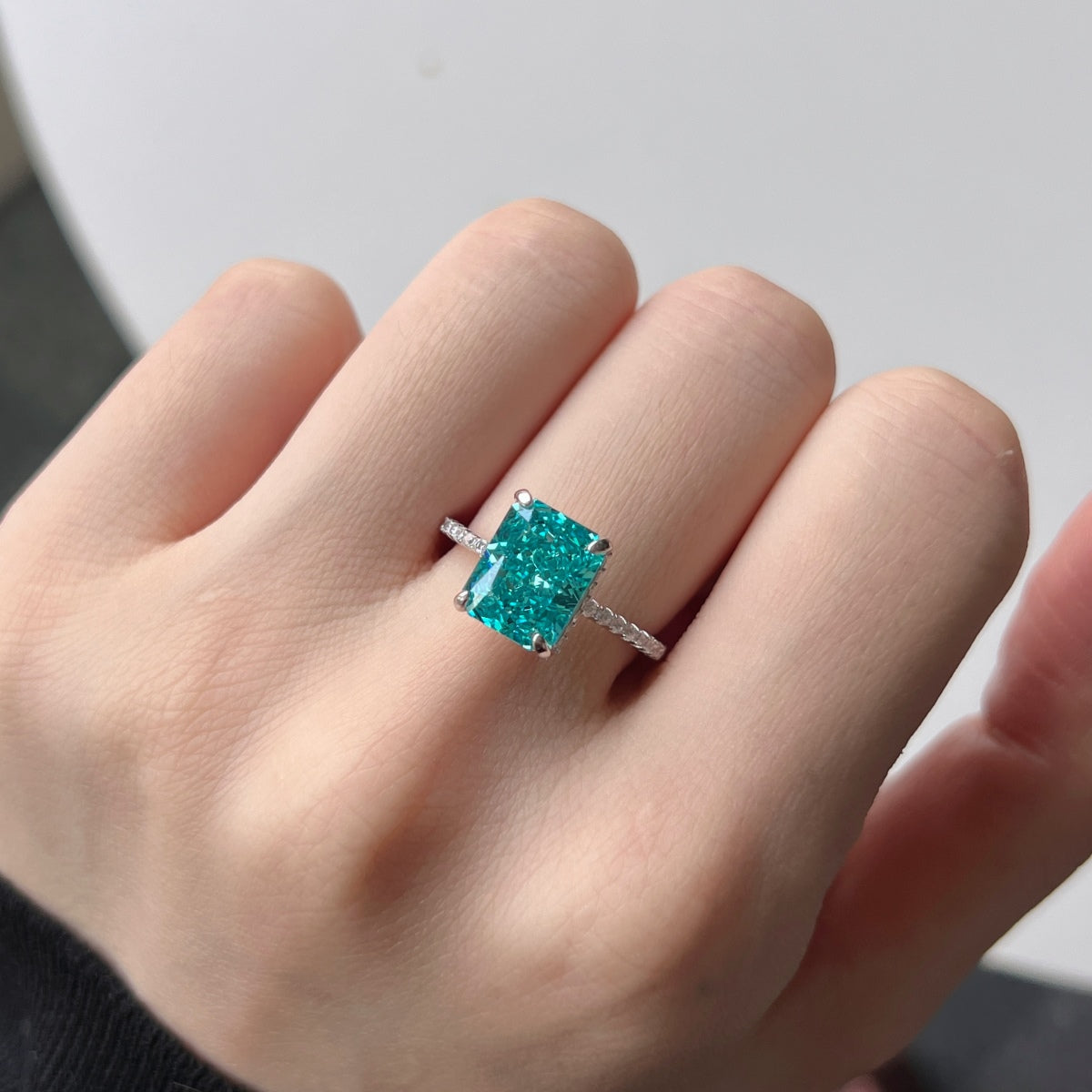 [ORA ]4.0 Carat Luxurious Engagement Ring