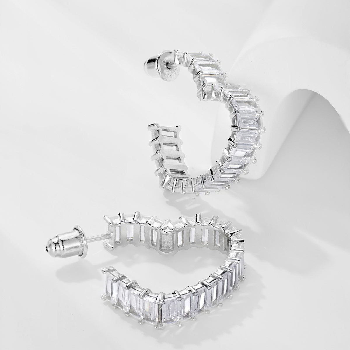 [ORA ]Radiant Heart Cutout Earrings