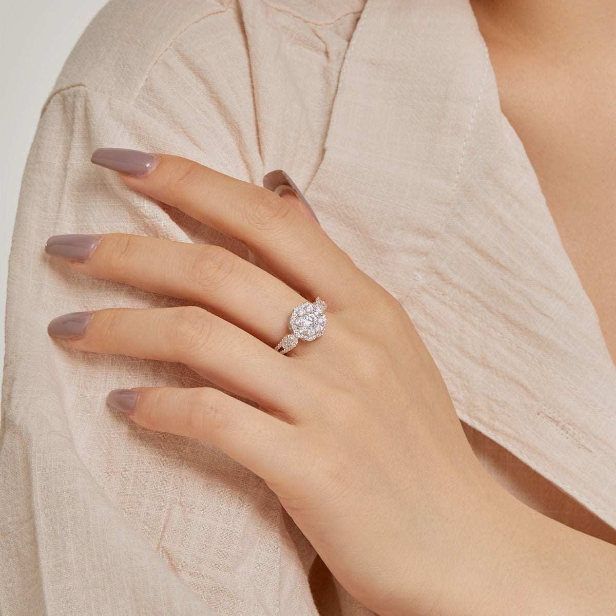 [ORA ]Delicate Colorful Round Cut Flower Shape Wedding Ring