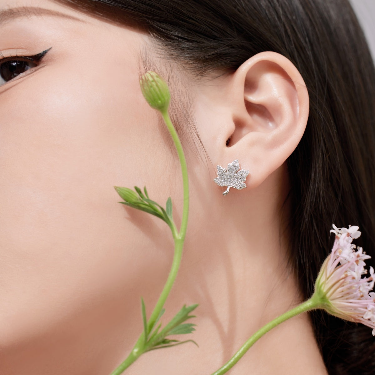 [ORA]Exquisite Maple Leaf Design Earrings
