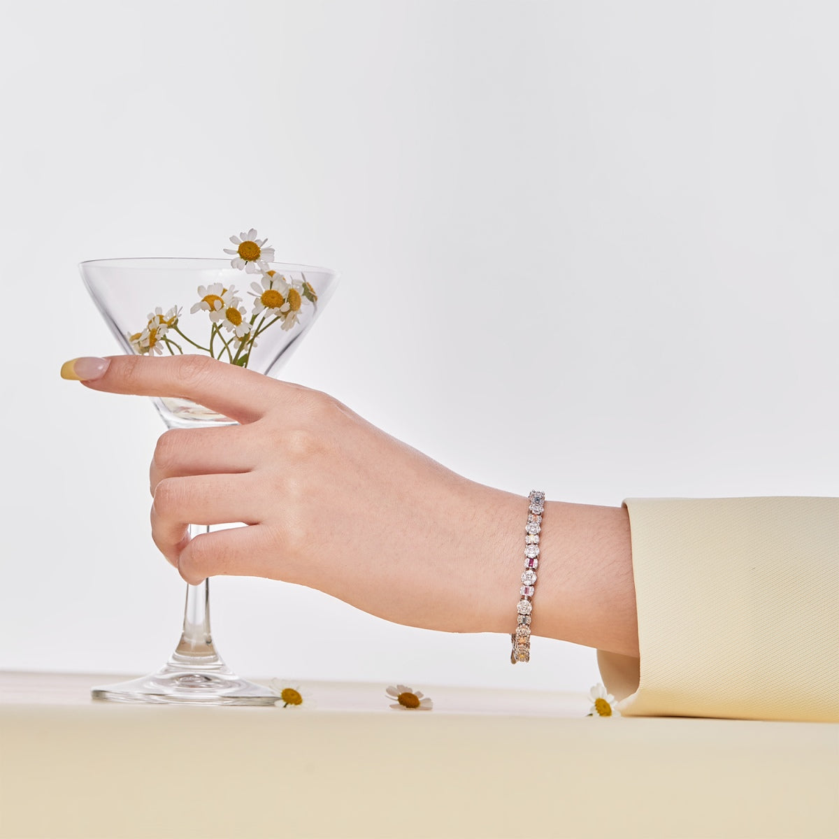 [ORA ]Dazzling Radiant Multi Cut Daily Bracelet