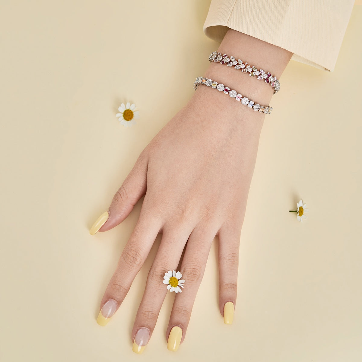 [ORA ]Dazzling Radiant Multi Cut Daily Bracelet