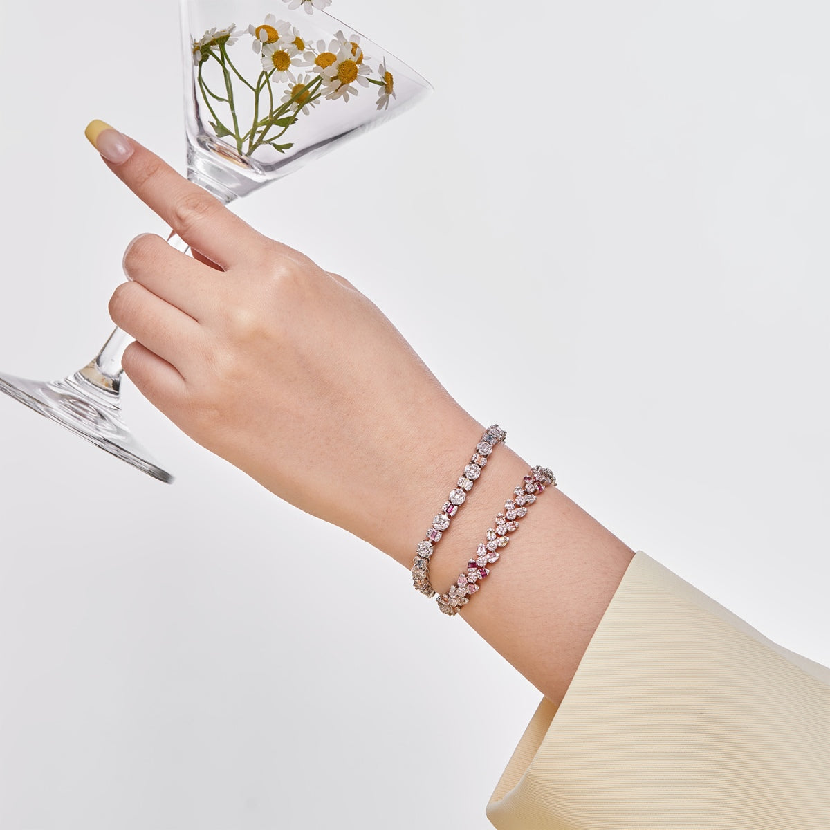 [ORA ]Dainty Exquisite Flower Shape Daily Bracelet