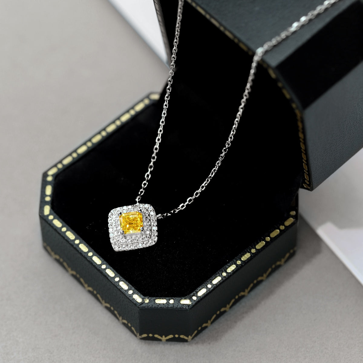 [ORA ]Sparkling Asscher Cut Necklace