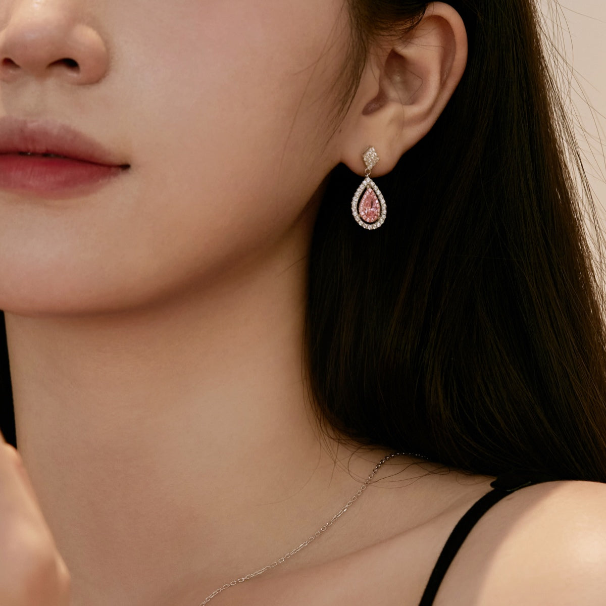 [ORA ]Ornate Delicate Water Drop Shape Banquet Earrings