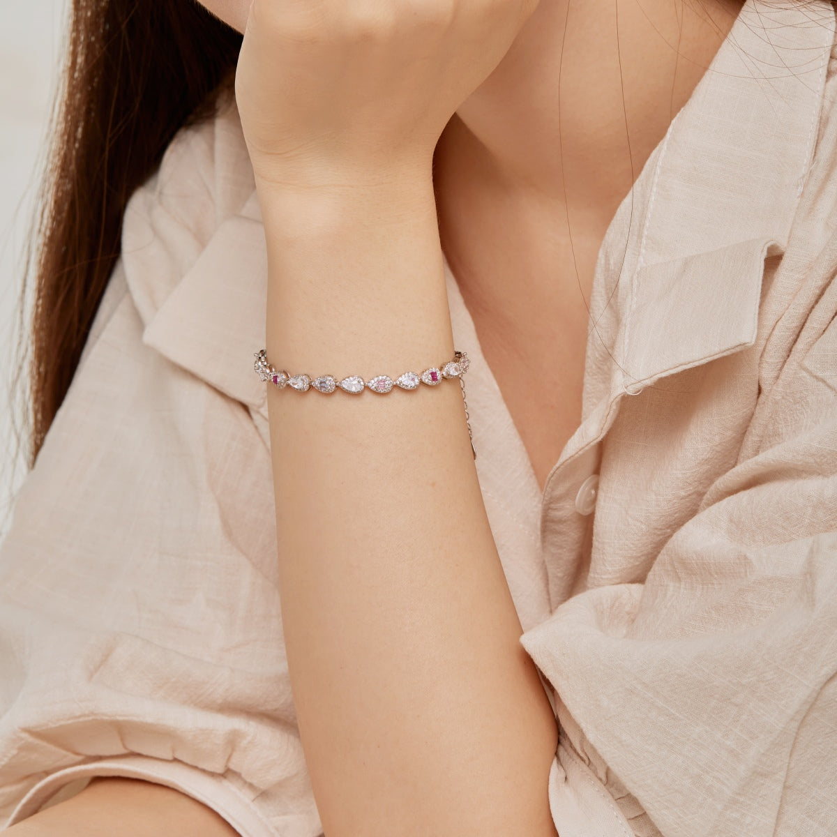[ORA ]0.25 Carat Radiant Water Drop Shape Daily Bracelet