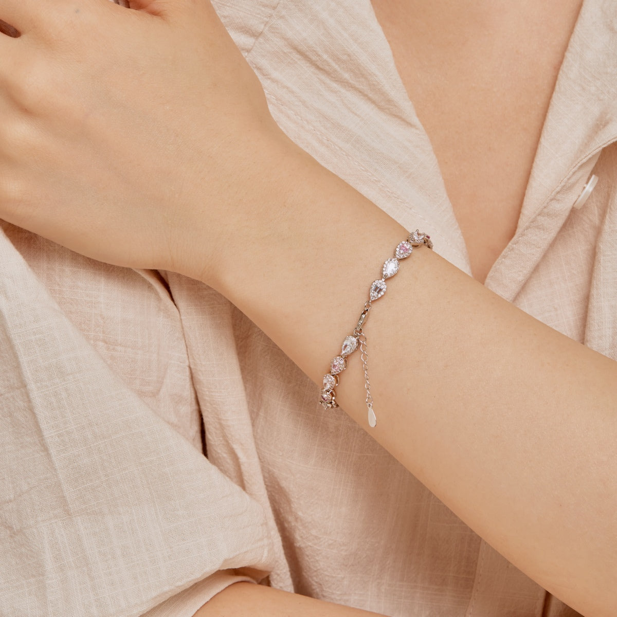 [ORA ]0.25 Carat Radiant Water Drop Shape Daily Bracelet