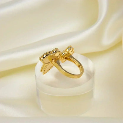 [ORA]LUCKY BETWEEN THE FINGER RING