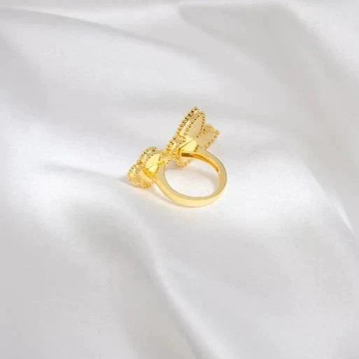 [ORA]LUCKY BETWEEN THE FINGER RING