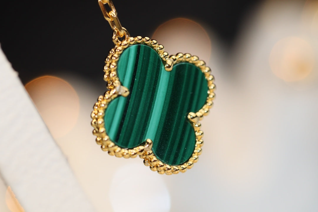 [ORA]CLOVER EARRINGS GOLD MALACHITE DIAMOND 3 MOTIF