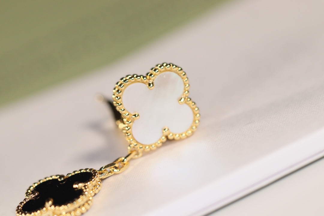 [ORA]CLOVER EARRINGS GOLD ONYX MOP 3 MOTIF