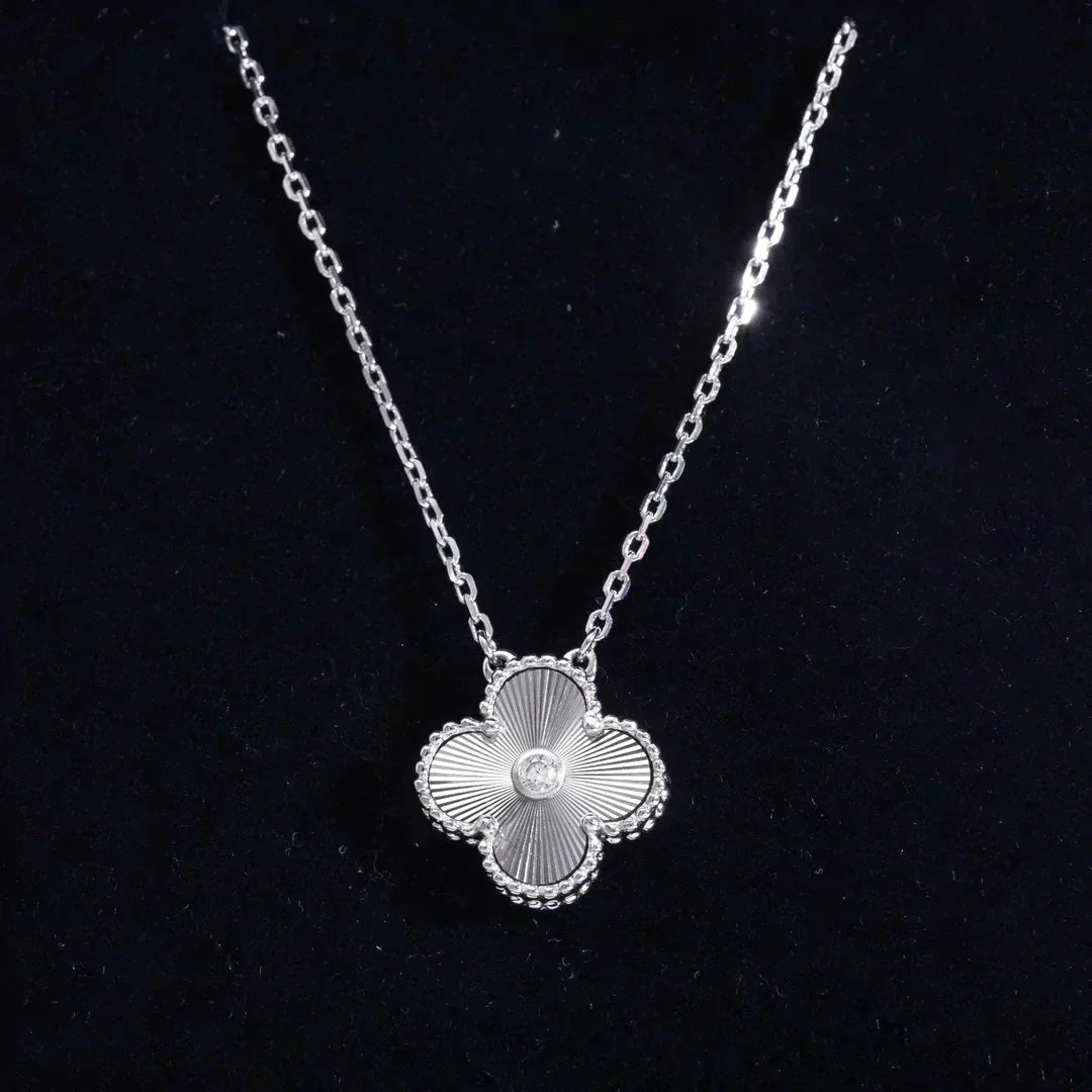 [ORA]CLOVER  15MM DIAMOND LASER NECKLACE SILVER