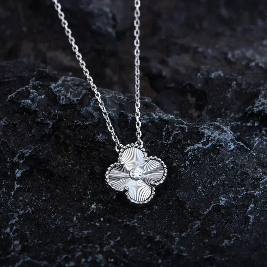[ORA]CLOVER  15MM DIAMOND LASER NECKLACE SILVER