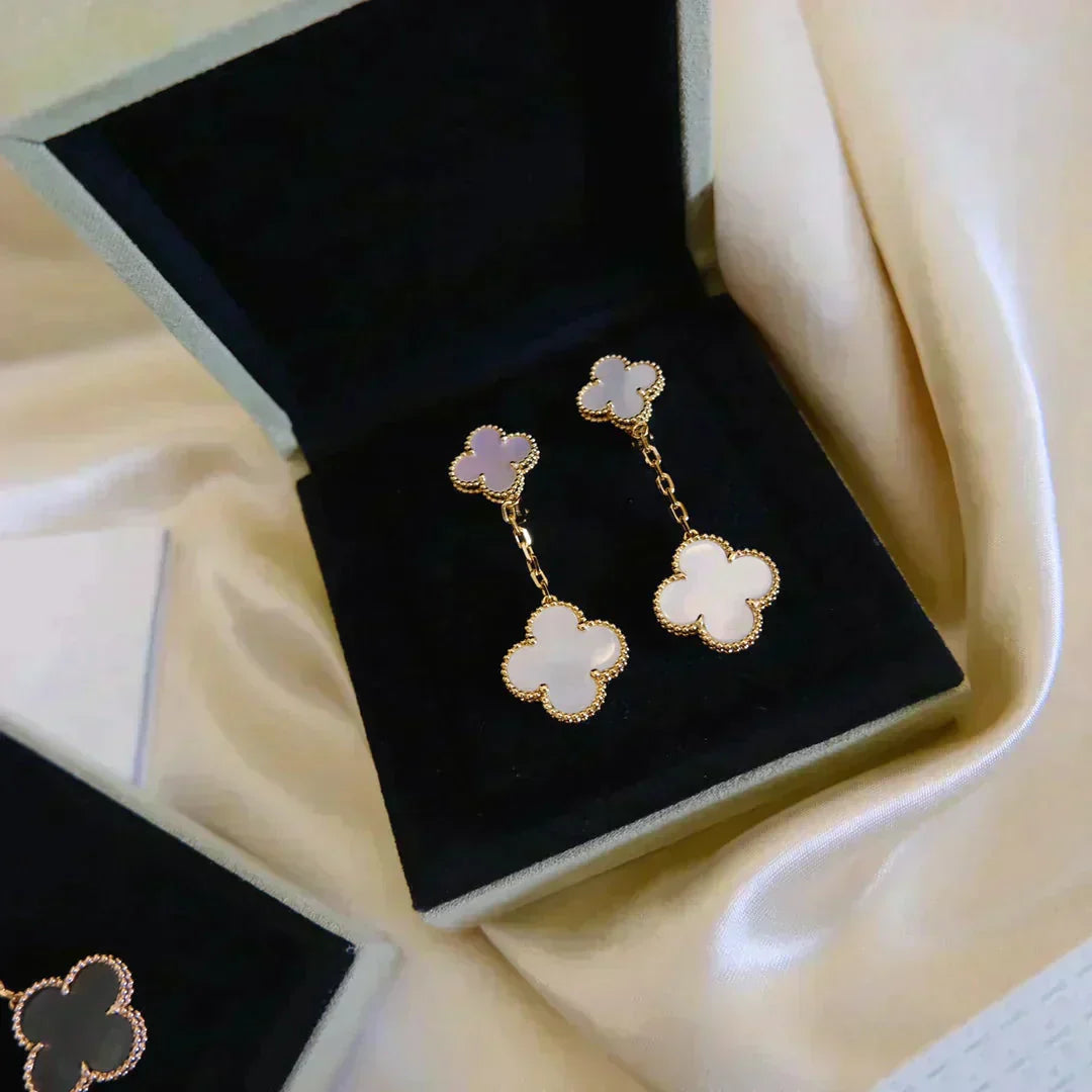 [ORA]CLOVER 2 MOTIF WHITE MOP EARRINGS