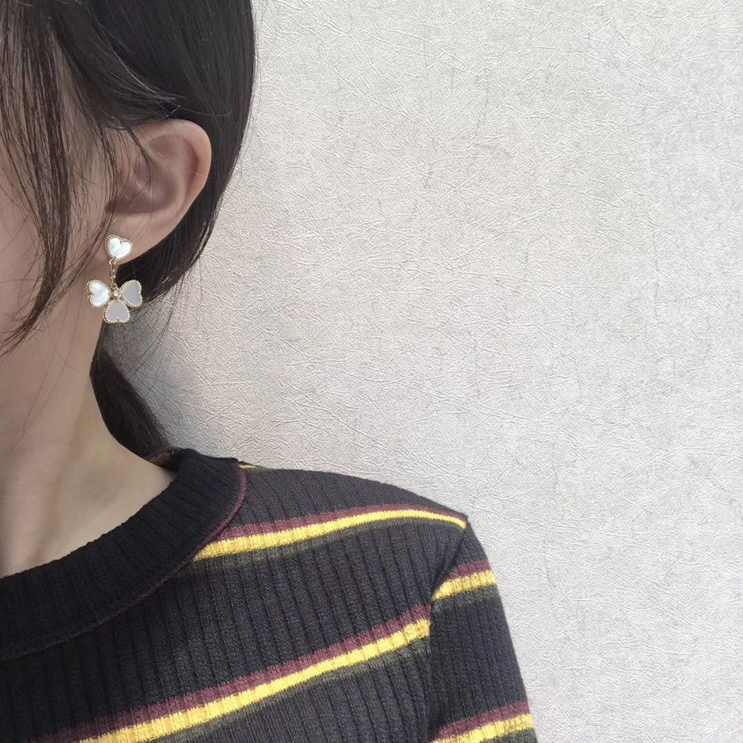 [ORA]CLOVER SWEET WHITE MOP EARRINGS