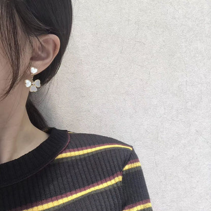 [ORA]CLOVER SWEET WHITE MOP EARRINGS