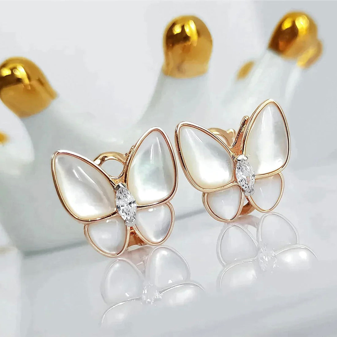 [ORA]BUTTERFLY MOP DIAMOND EARRINGS
