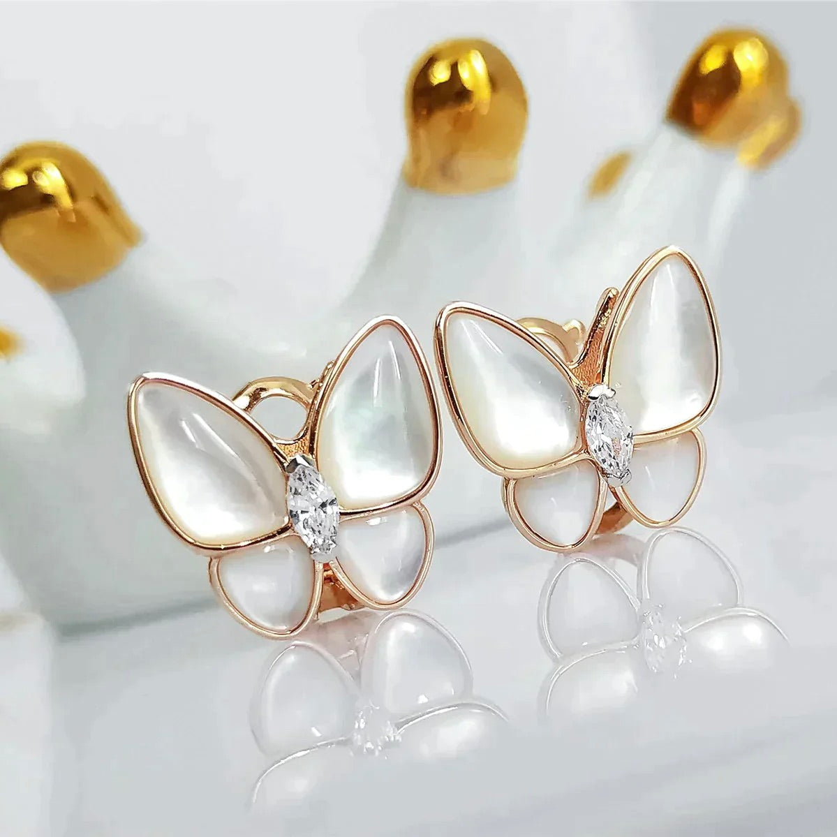 [ORA]BUTTERFLY MOP DIAMOND EARRINGS