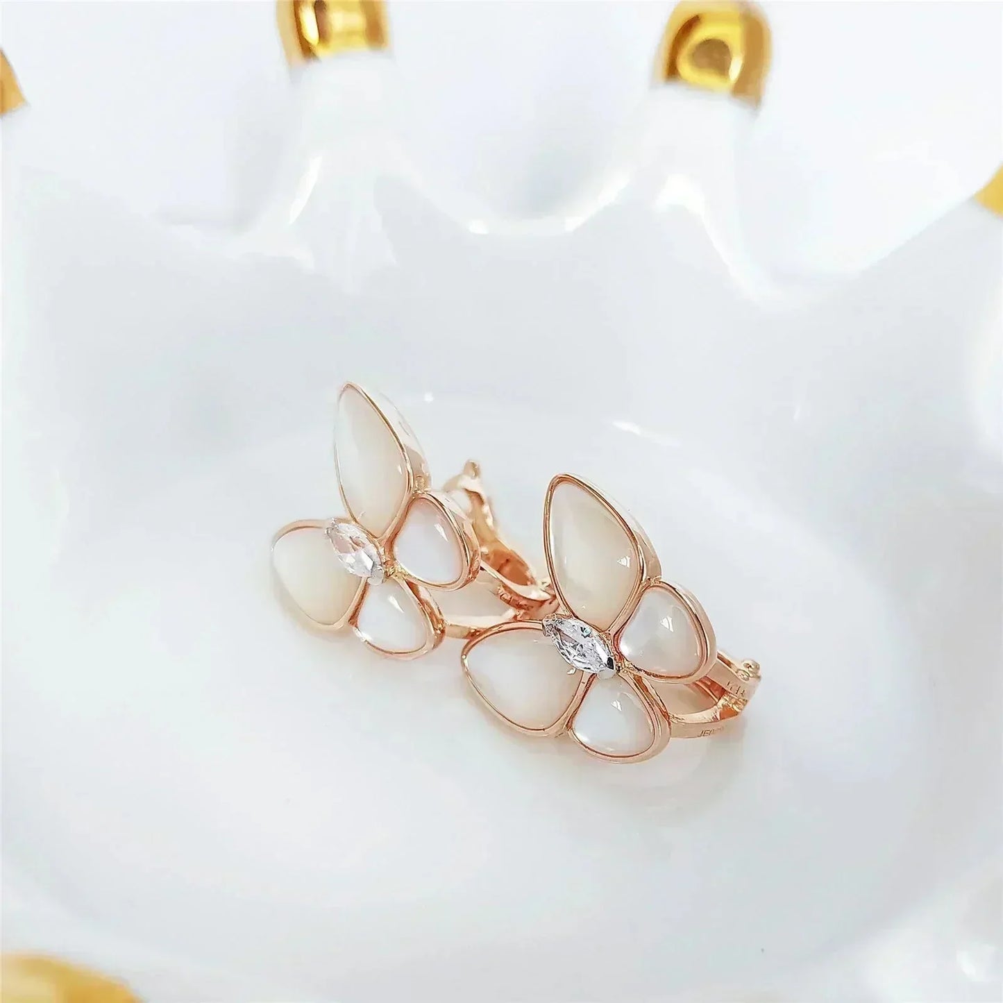[ORA]BUTTERFLY MOP DIAMOND EARRINGS
